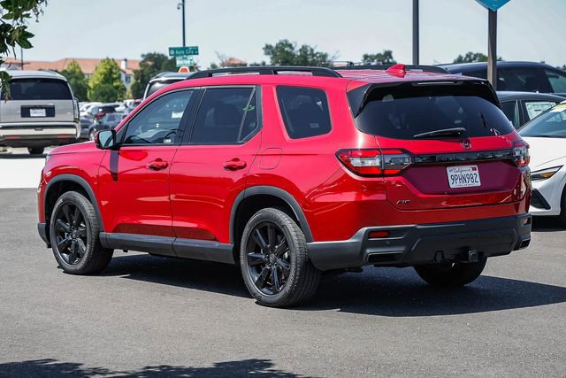 Used 2025 Honda Pilot Elite image 2