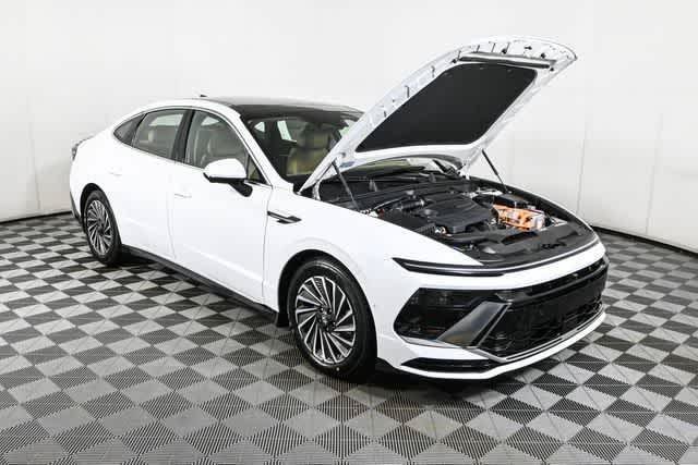 New 2025 Hyundai Sonata Limited FWD image 34