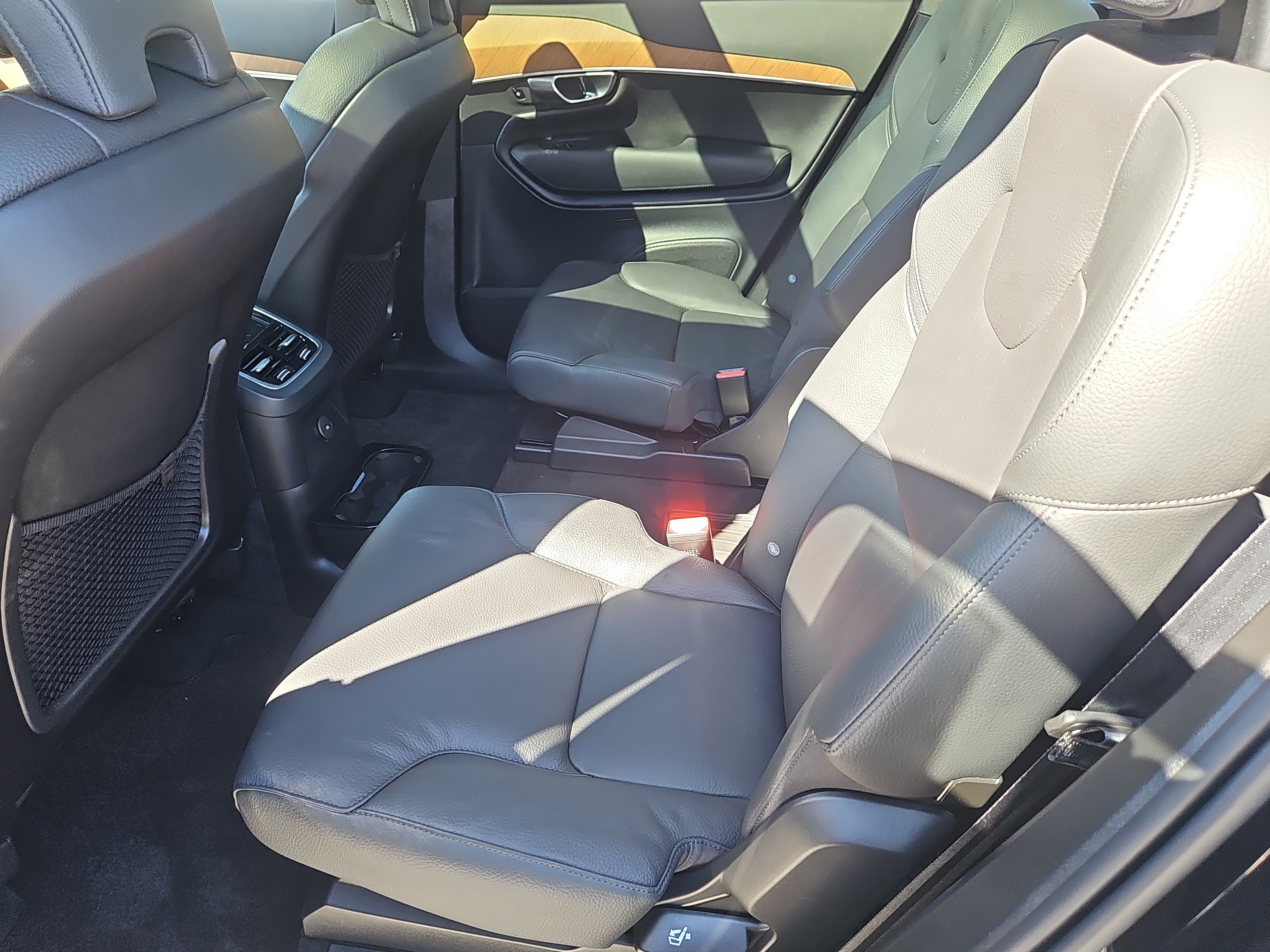 Used 2025 Volvo XC90 T8 Plus w/ Protection Package Premier AWD/4WD image 31