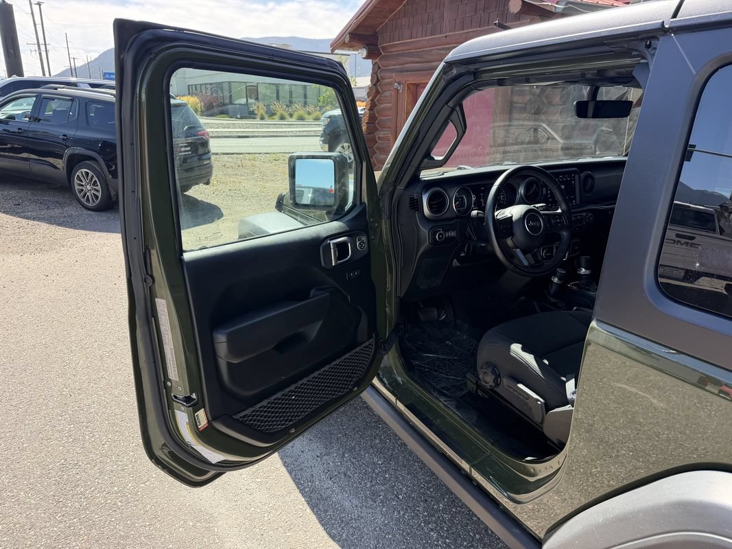 Used 2022 Jeep Wrangler Sport AWD/4WD image 6