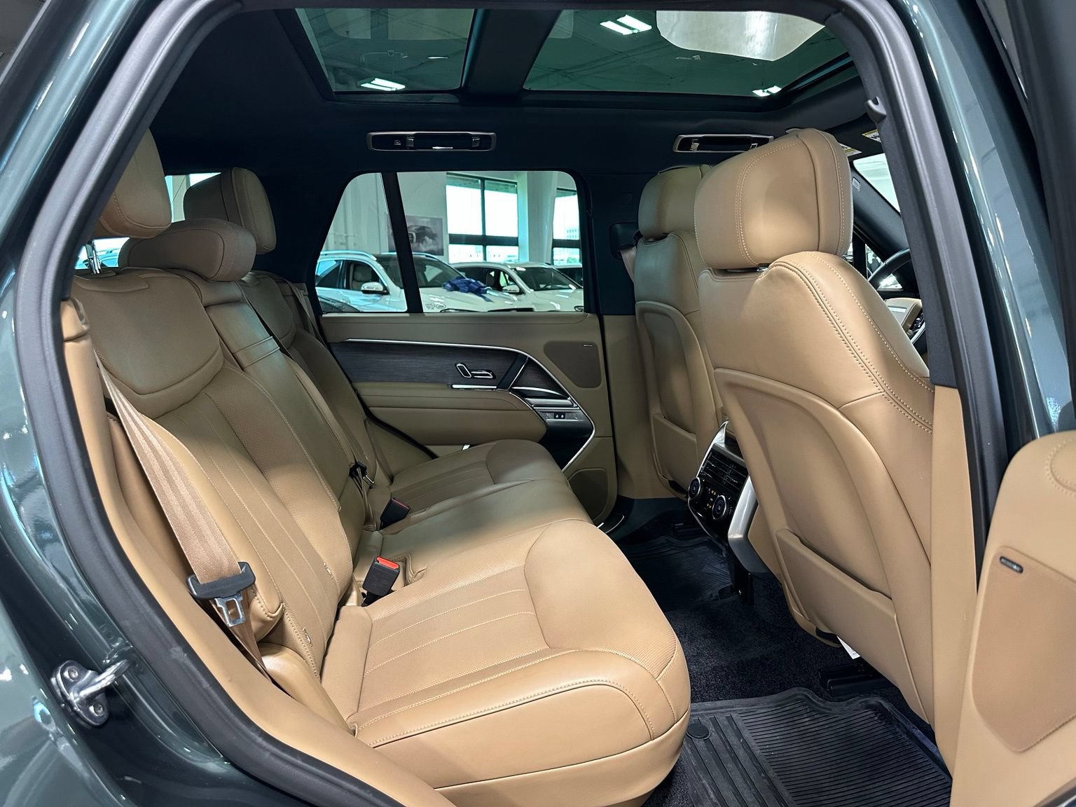 Used 2025 Land Rover Range Rover SE AWD/4WD image 43