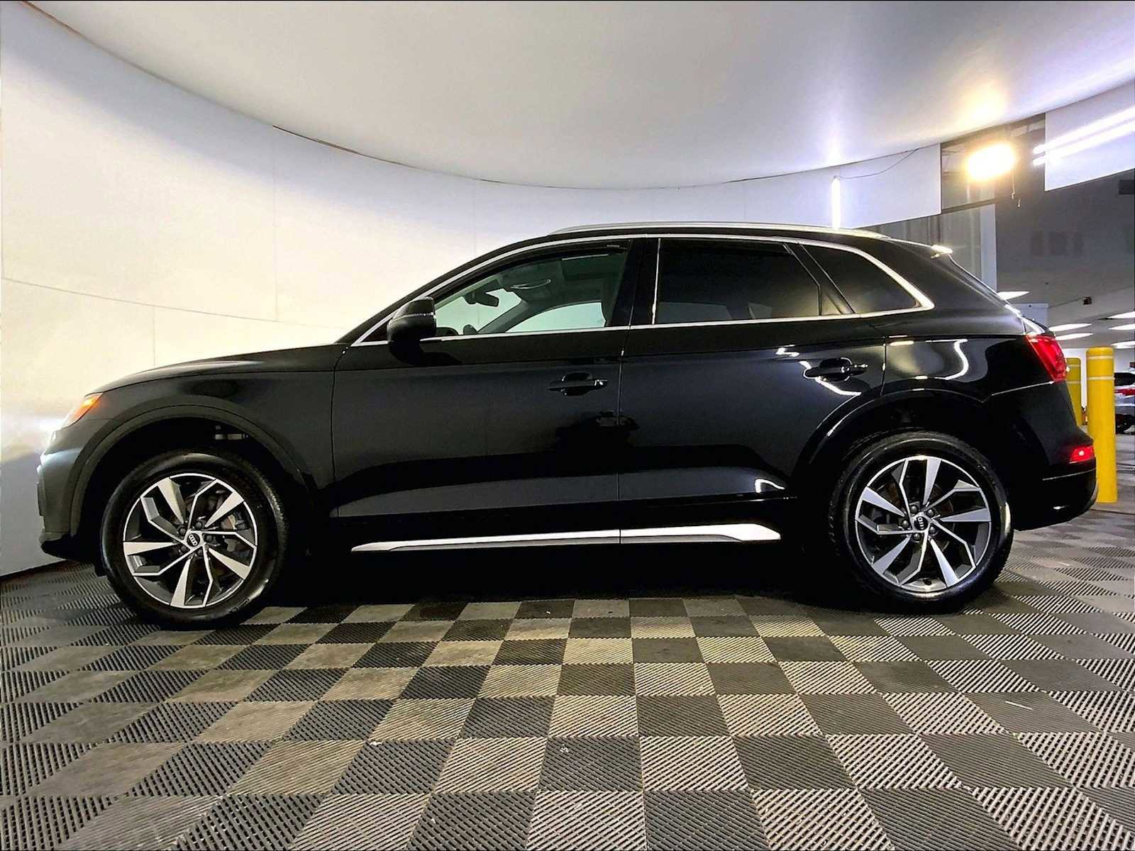 Used 2021 Audi Q5 Premium w/ Convenience Package image 2