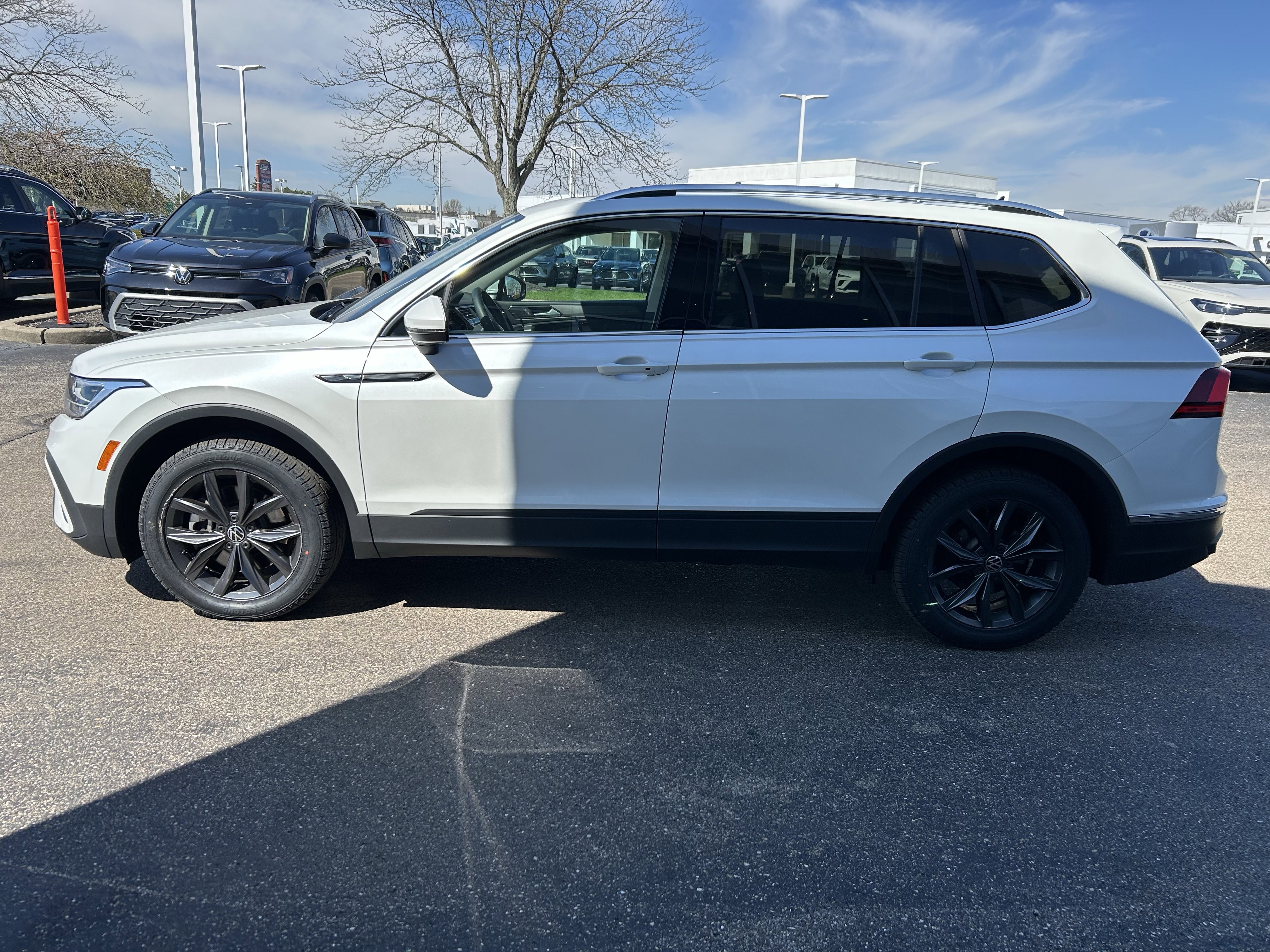 Used 2023 Volkswagen Tiguan SE image 4