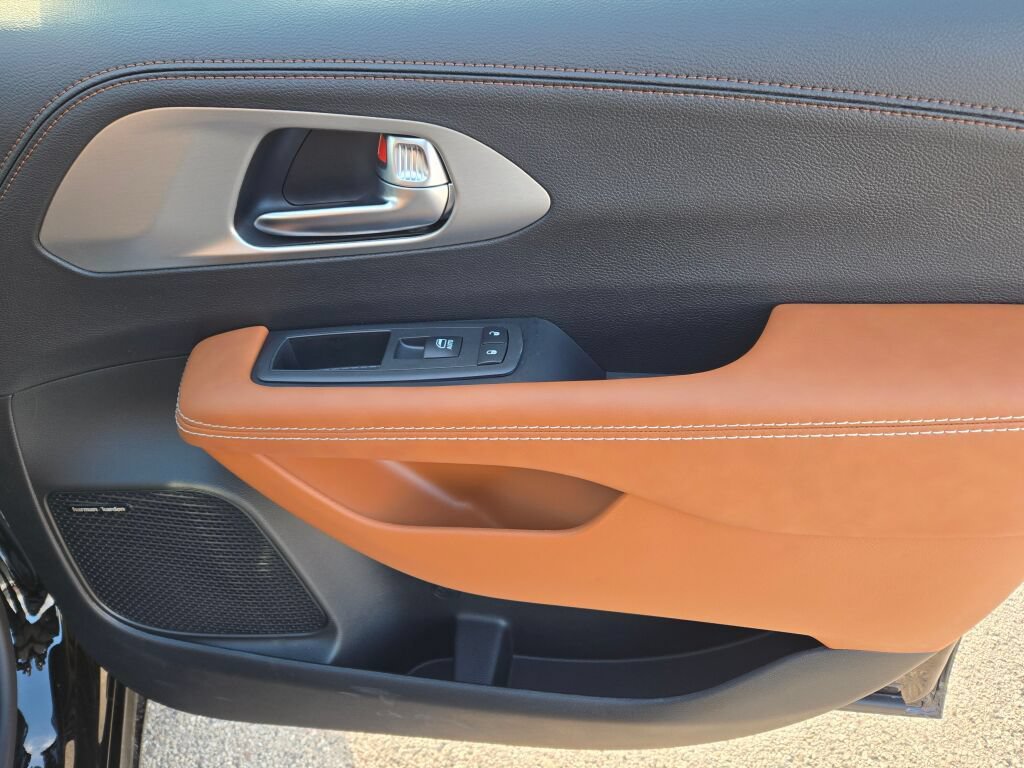 New 2026 Chrysler Pacifica Pinnacle AWD/4WD image 6