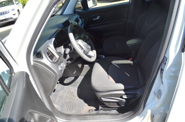 Used 2023 Jeep Renegade Latitude image 17