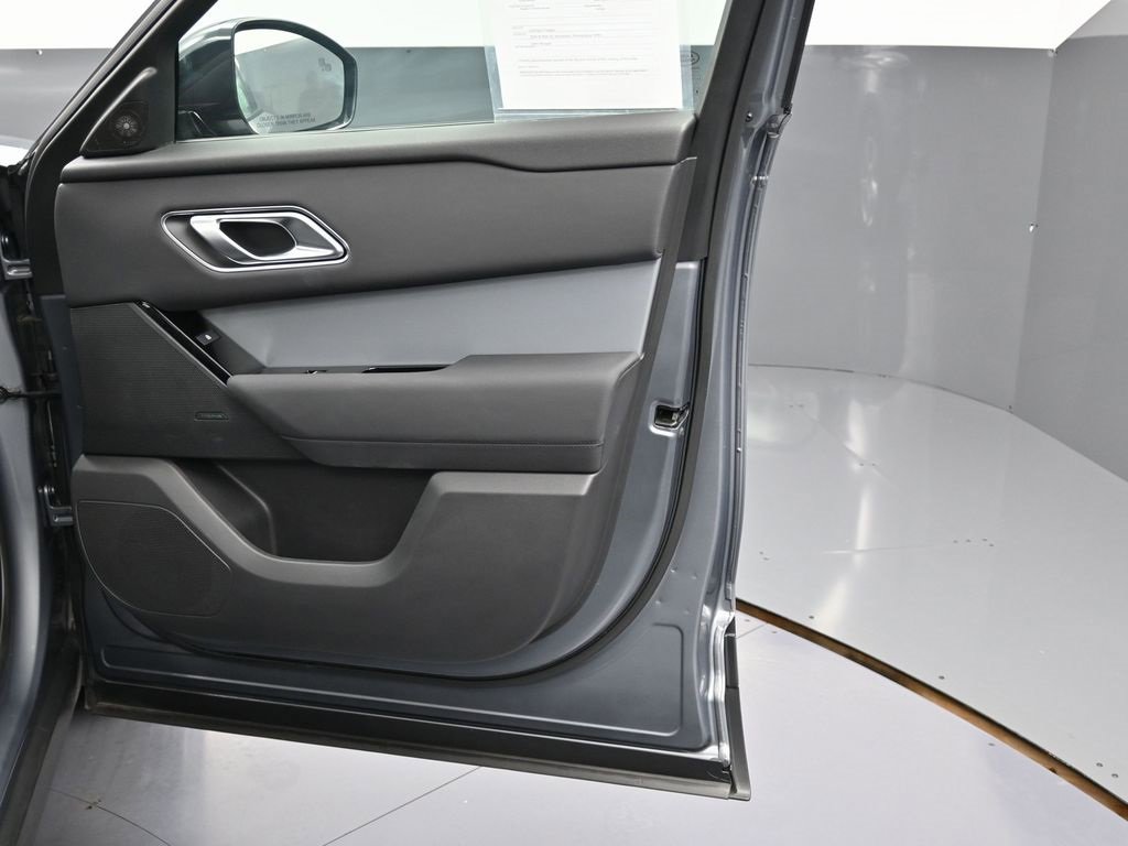 Used 2025 Land Rover Range Rover Velar S image 39