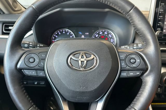 Used 2020 Toyota RAV4 XLE Premium FWD image 30