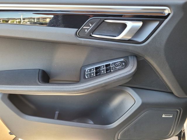 Used 2018 Porsche Macan AWD/4WD image 22