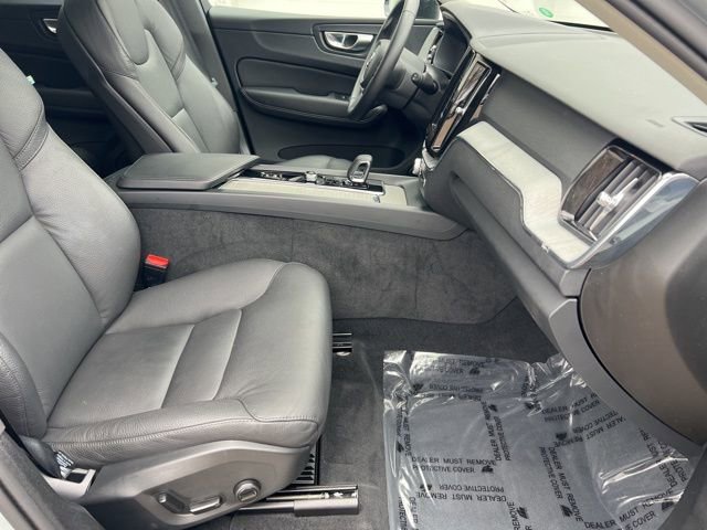 Certified 2025 Volvo XC60 B5 Plus image 17