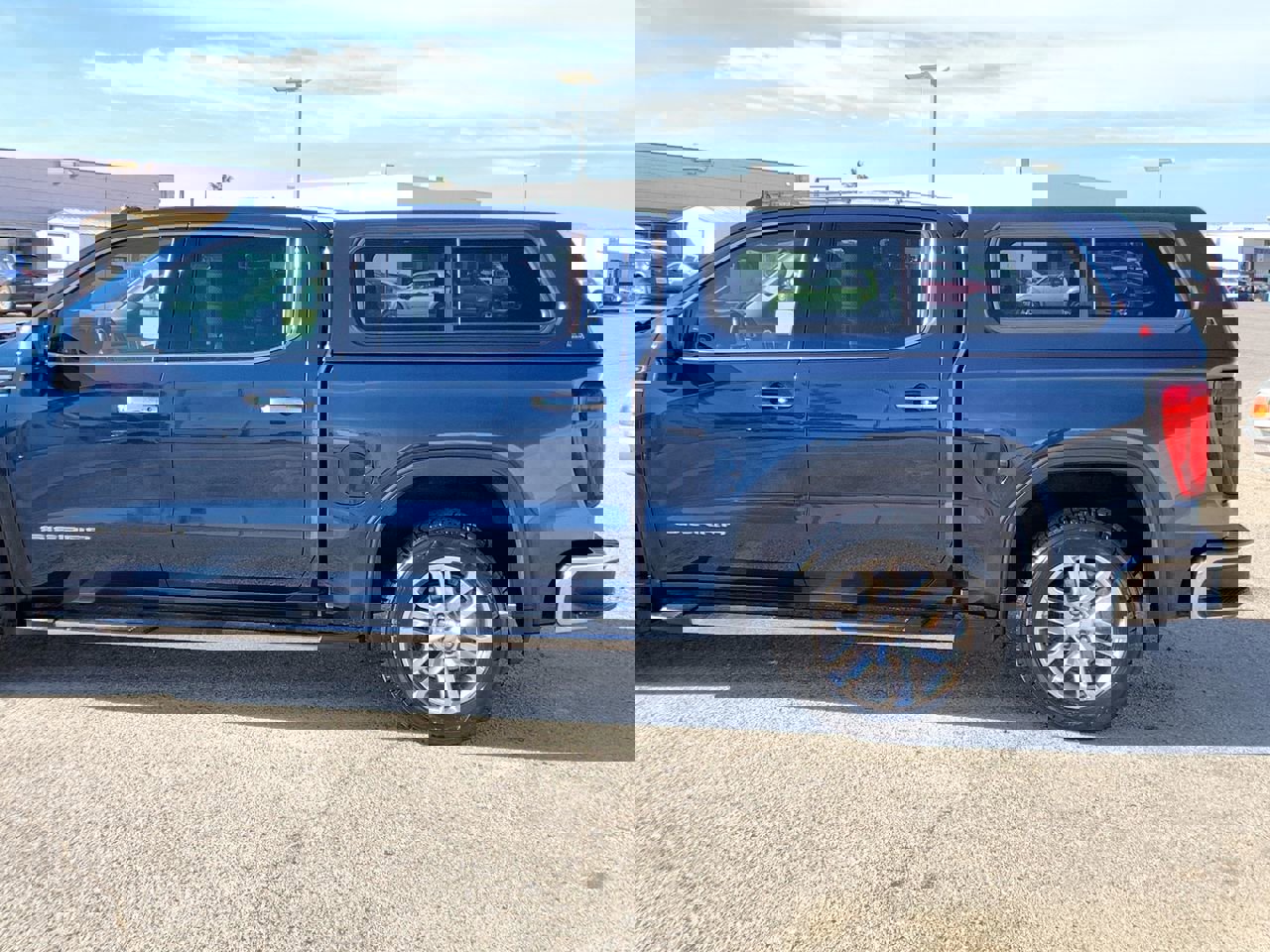 Used 2021 GMC Sierra 1500 SLT w/ SLT Premium Plus Package image 17