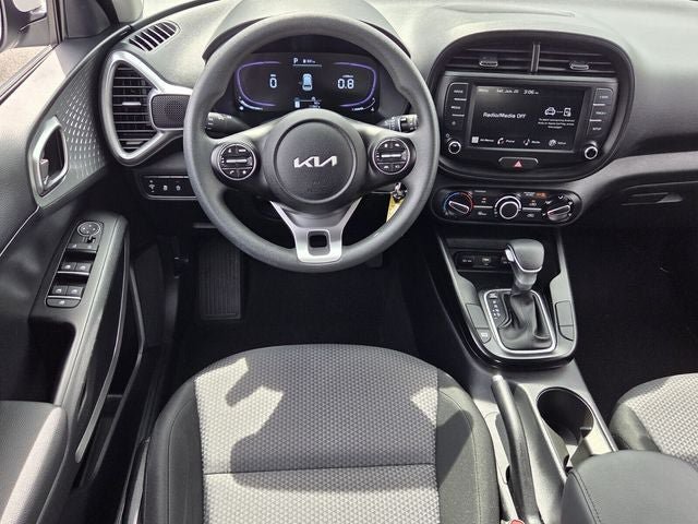 Used 2025 Kia Soul LX w/ LX Technology Package FWD image 13