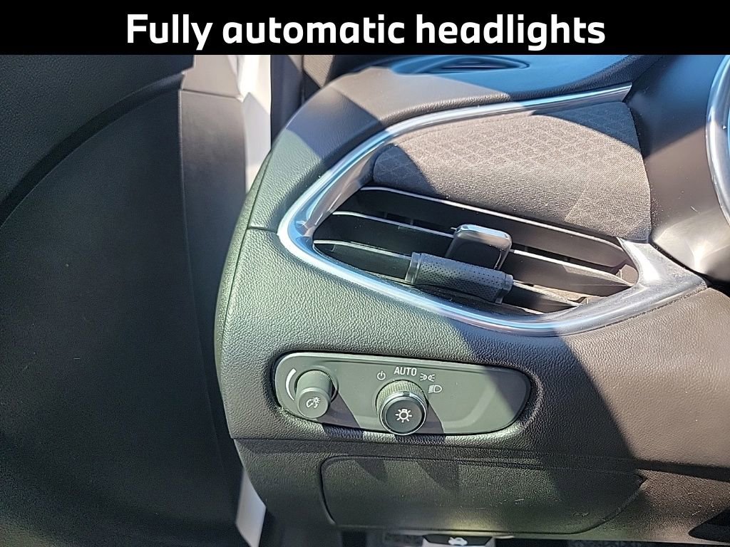 Used 2018 Chevrolet Malibu LT image 12