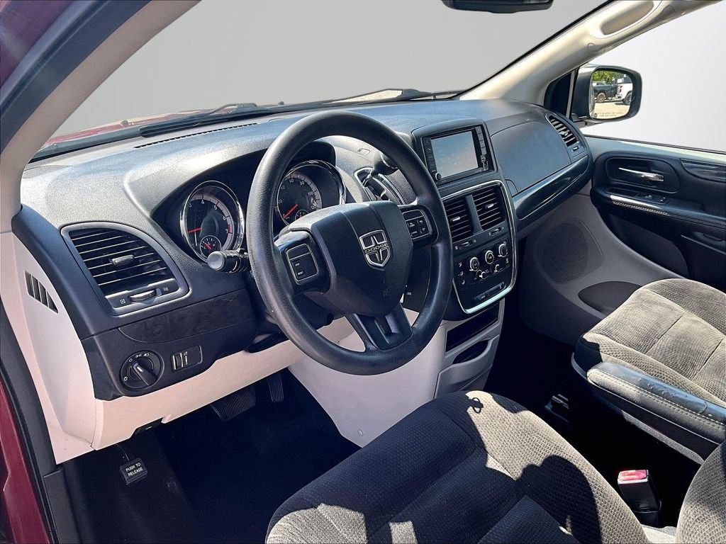 Used 2019 Dodge Grand Caravan SE FWD image 14