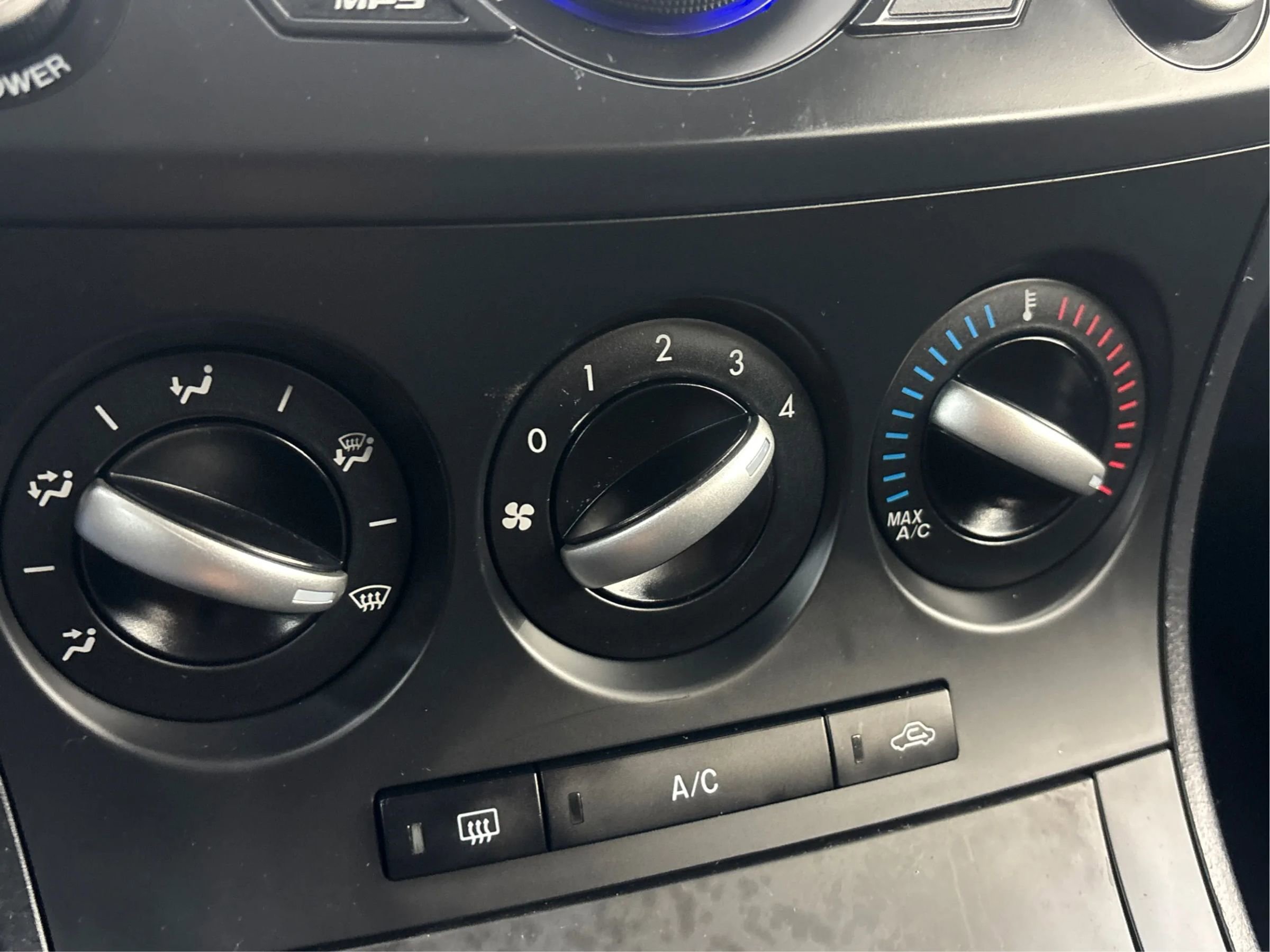 Used 2013 MAZDA MAZDA3 i Sport image 35