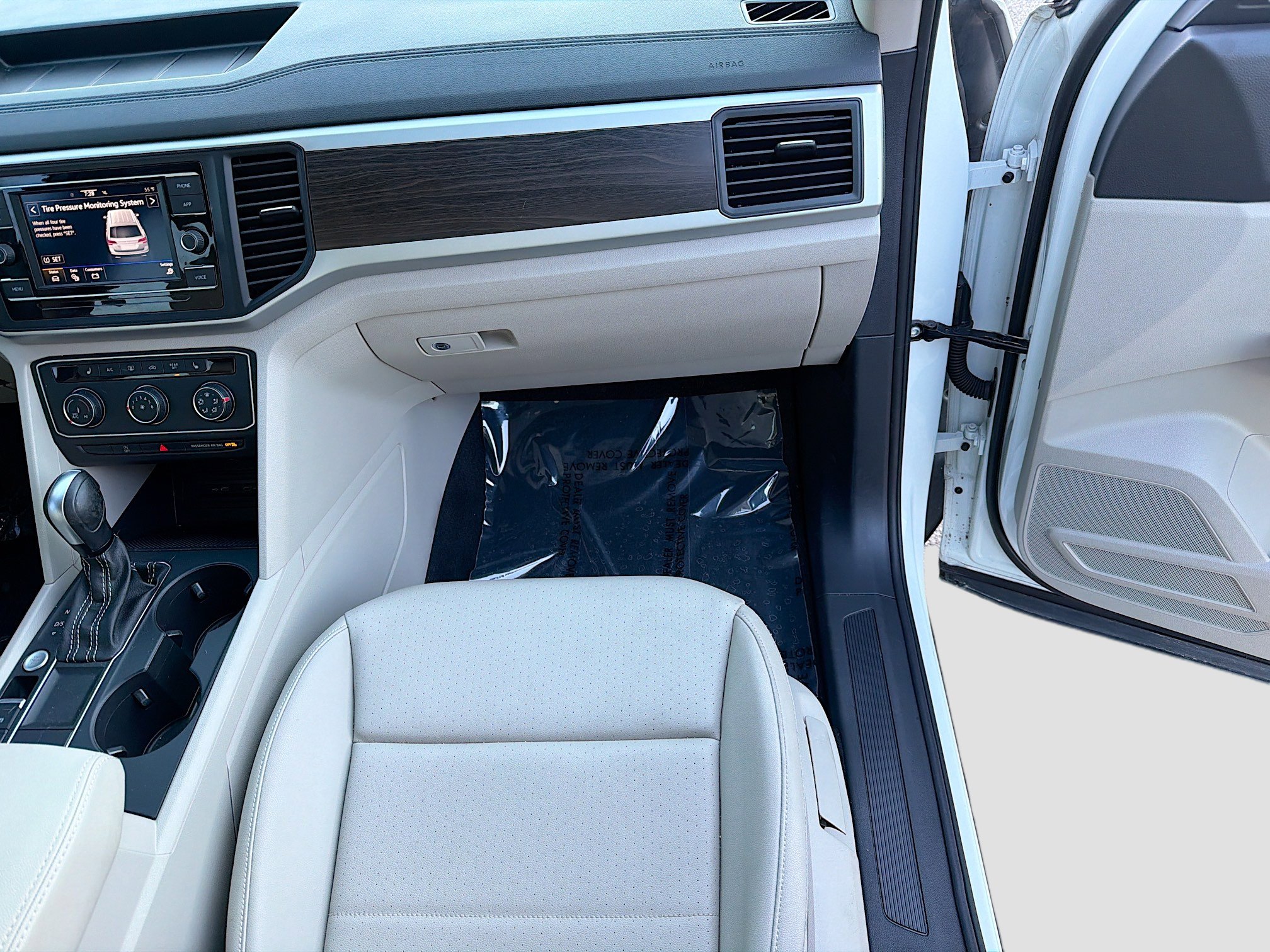 Used 2023 Volkswagen Atlas SE image 17