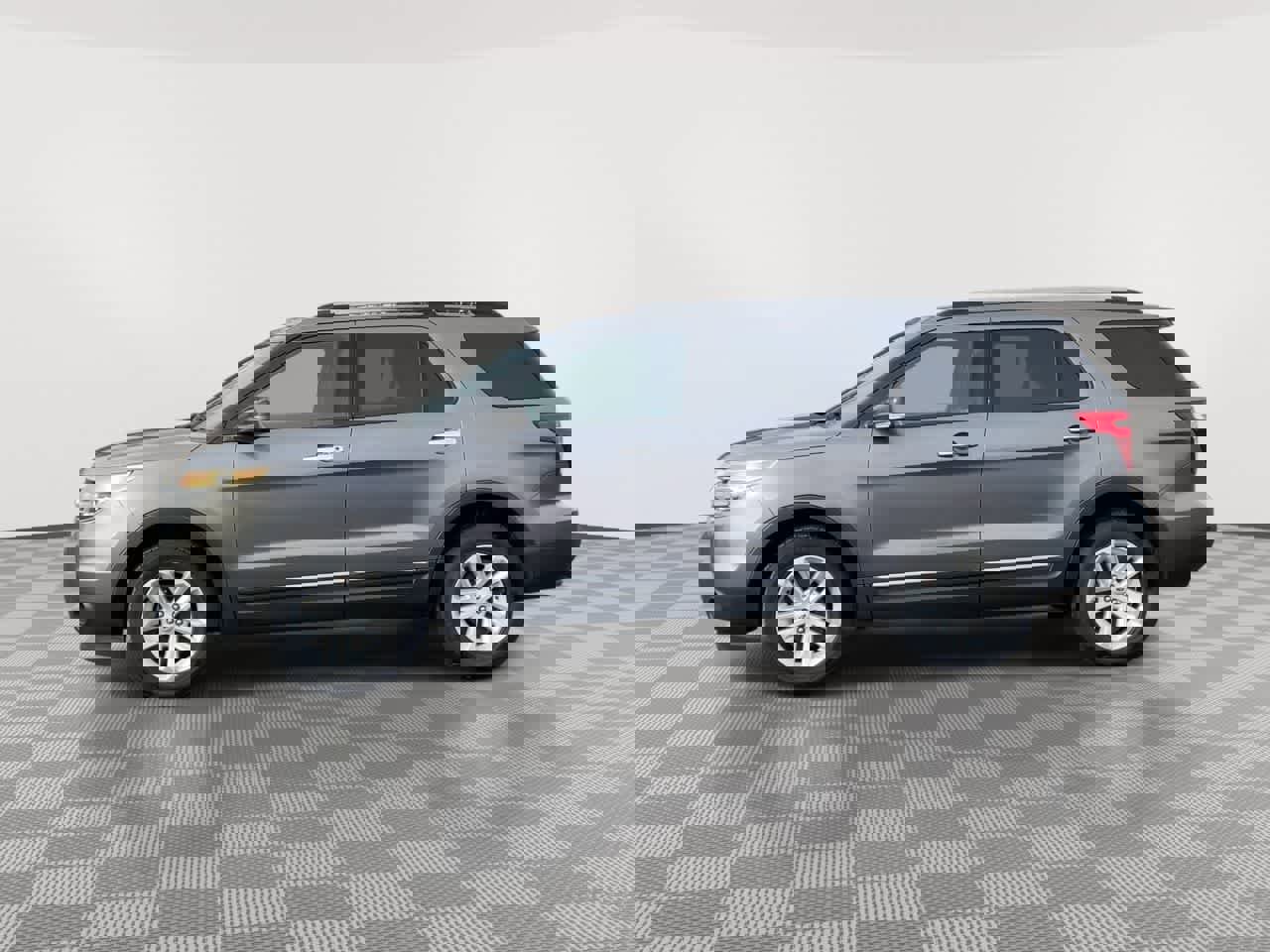 Used 2014 Ford Explorer XLT w/ Equipment Group 202A image 5