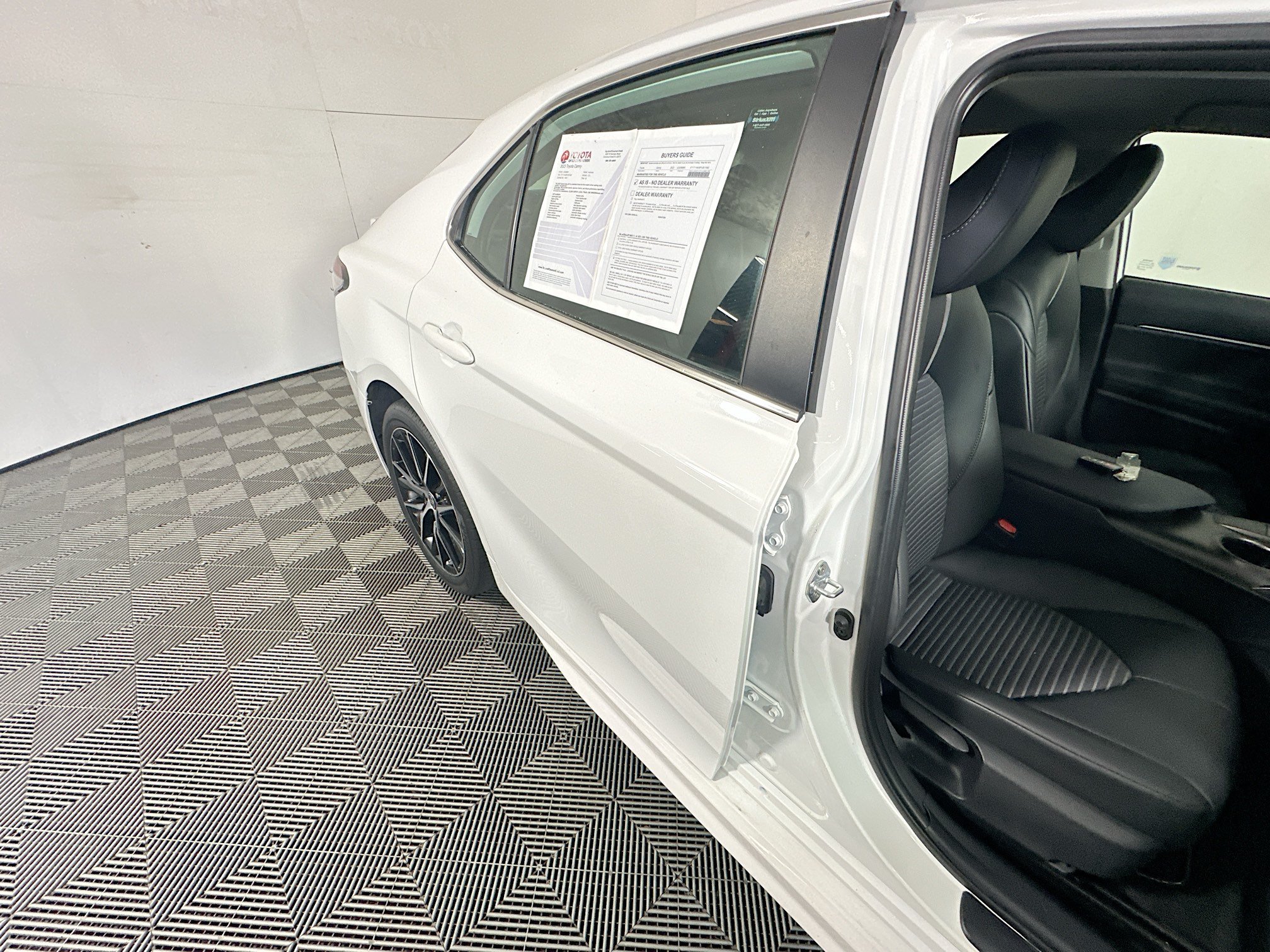 Used 2023 Toyota Camry SE w/ Convenience Package FWD image 28