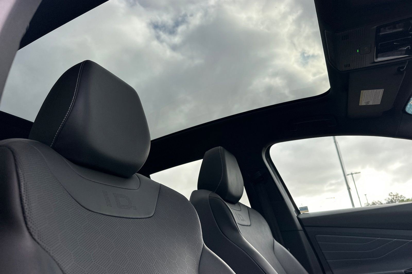 Used 2023 Volkswagen ID.4 S image 17