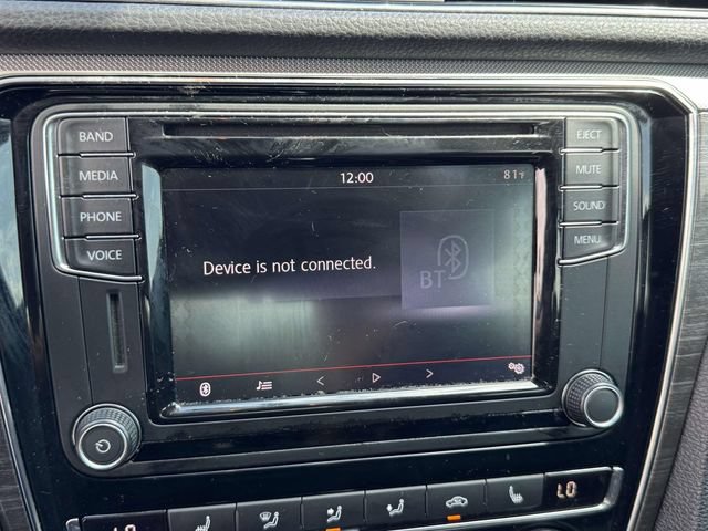 Used 2017 Volkswagen Passat 1.8T SE FWD image 32