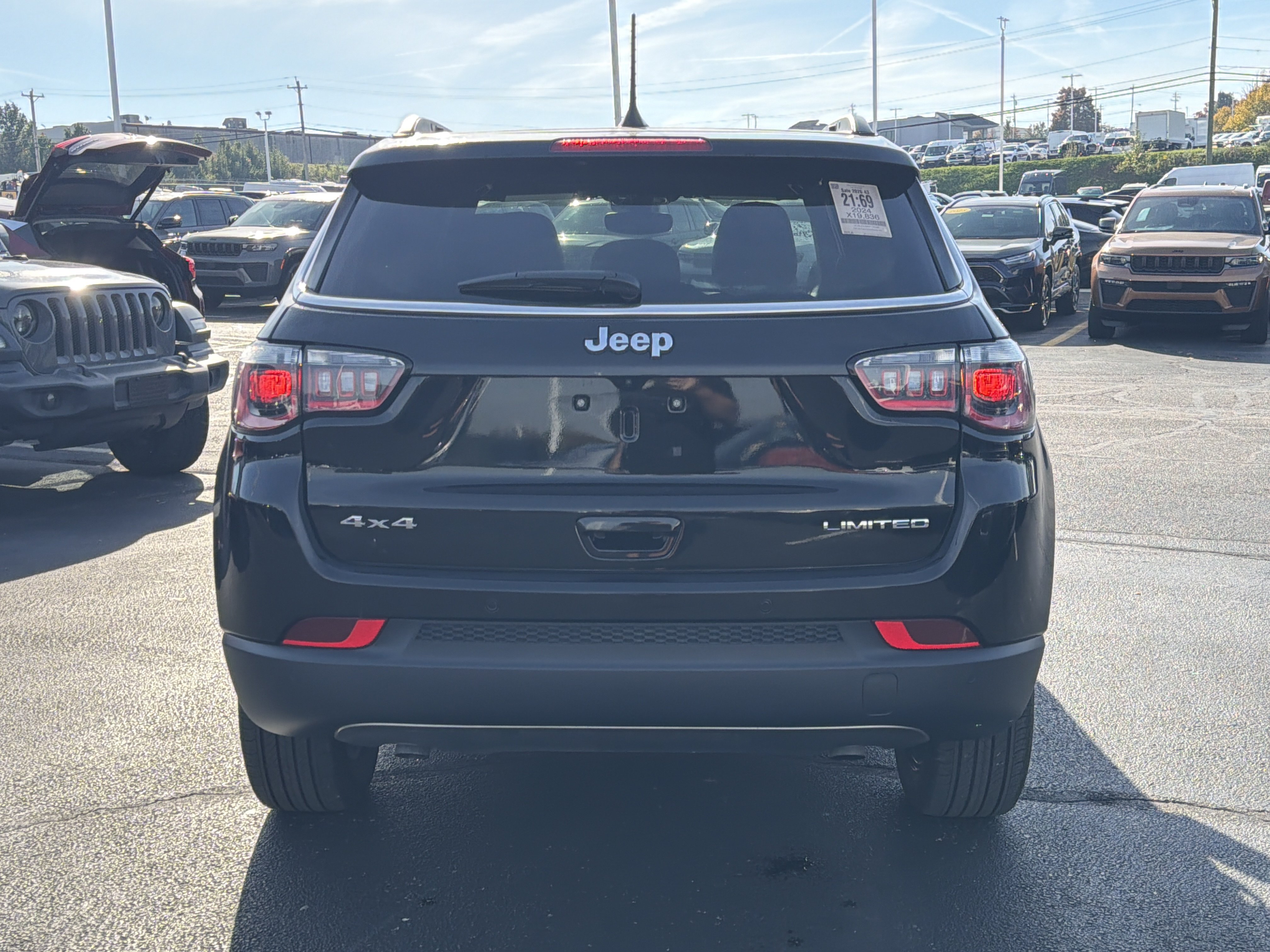 Used 2024 Jeep Compass Limited AWD/4WD image 7