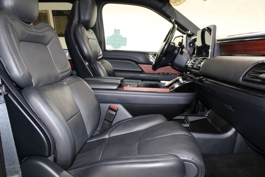 Used 2024 Lincoln Navigator Reserve image 32