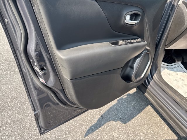 Used 2023 Jeep Renegade Limited w/ Sun/Sound Group AWD/4WD image 10