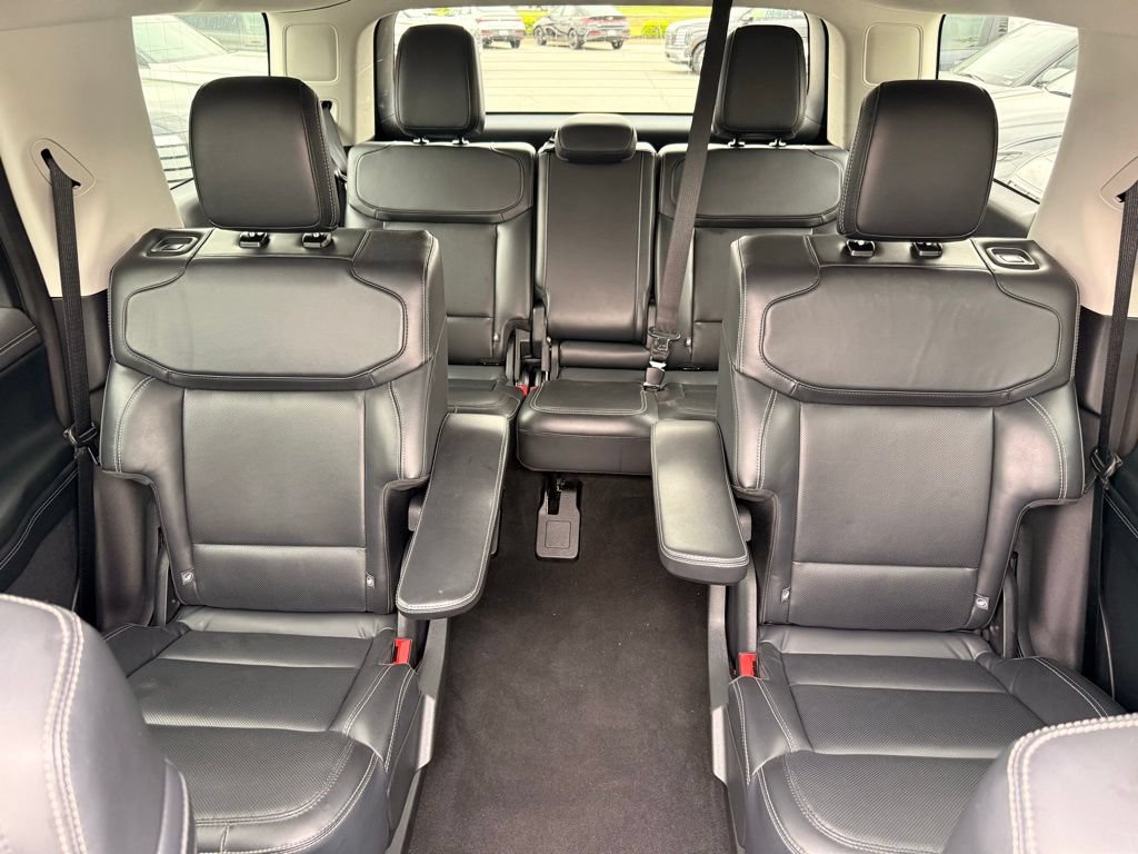 Used 2025 Ford Expedition Platinum AWD/4WD image 39