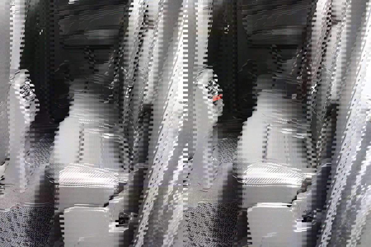 Used 2021 Volkswagen Atlas Cross Sport SE w/ Panoramic Sunroof Package image 34