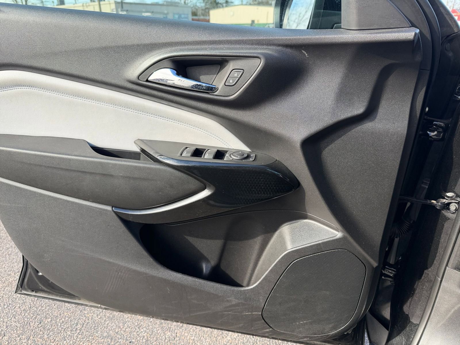 Used 2025 Chevrolet Trax LT image 20