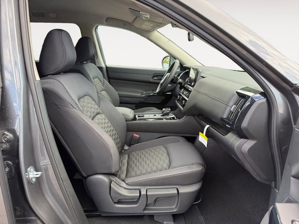 New 2025 Nissan Pathfinder SV w/ Black Appearance Package image 15