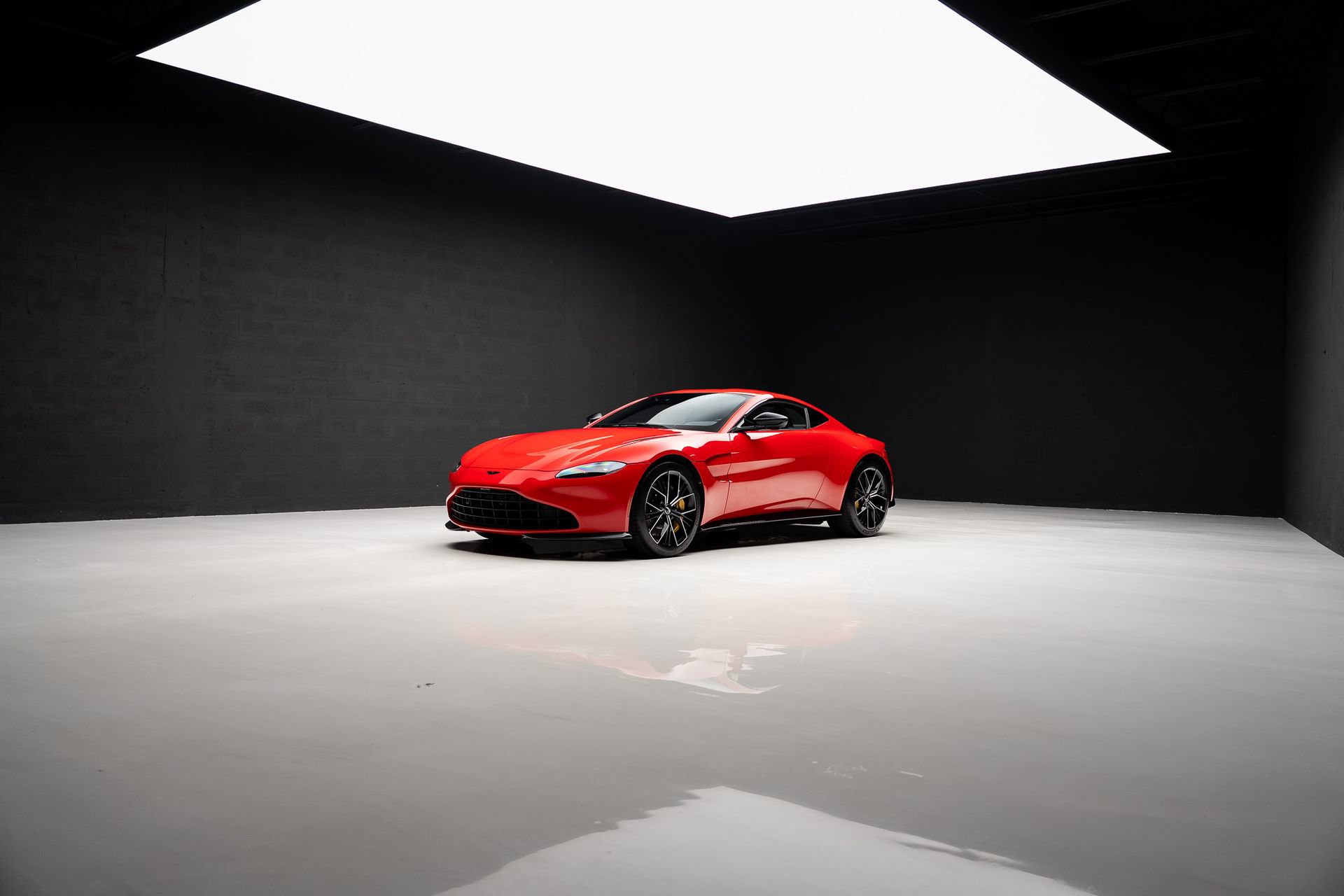 Used 2023 Aston Martin V8 Vantage Coupe RWD image 72
