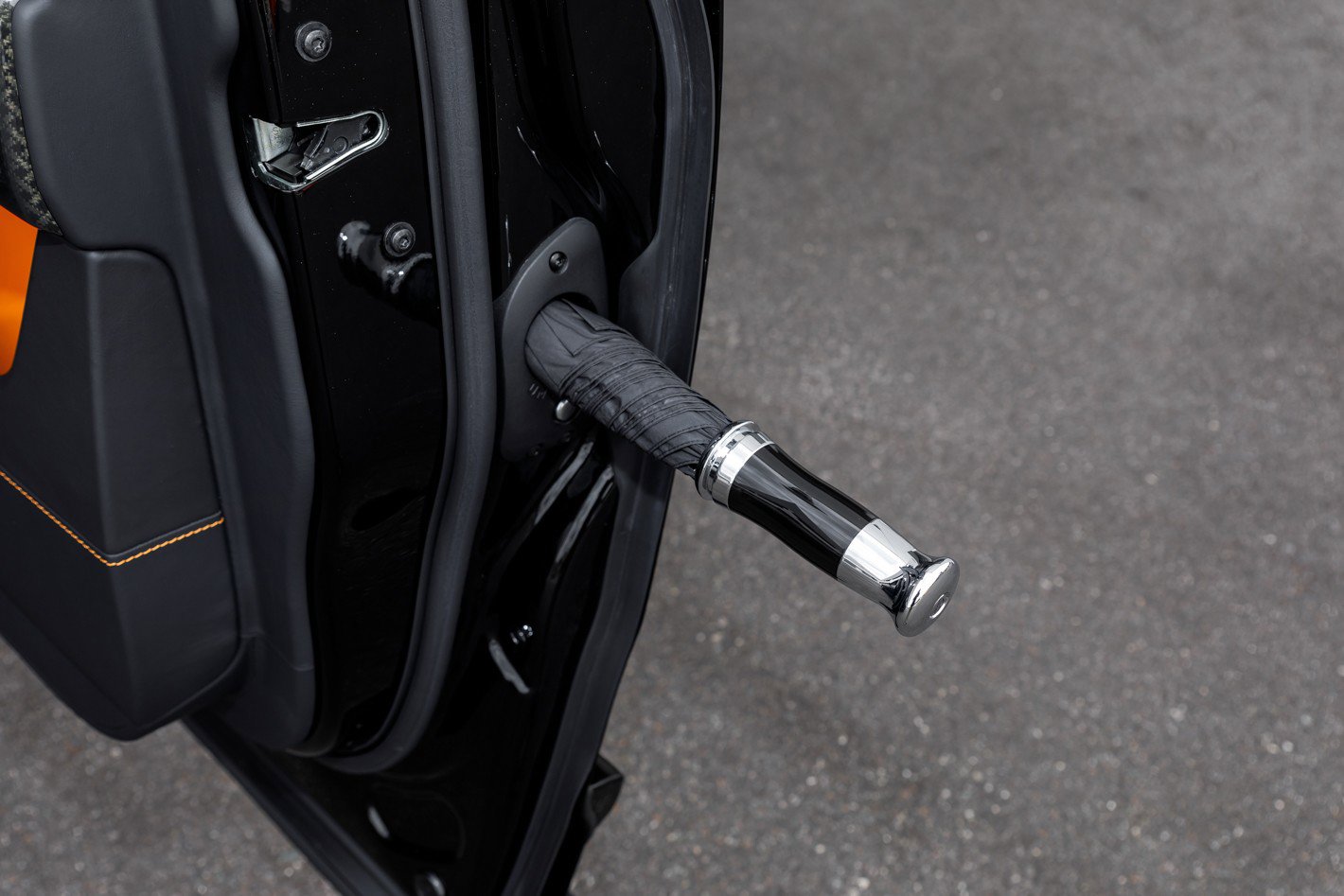 Used 2022 Rolls-Royce Cullinan Black Badge w/ Dark Exterior Package image 50