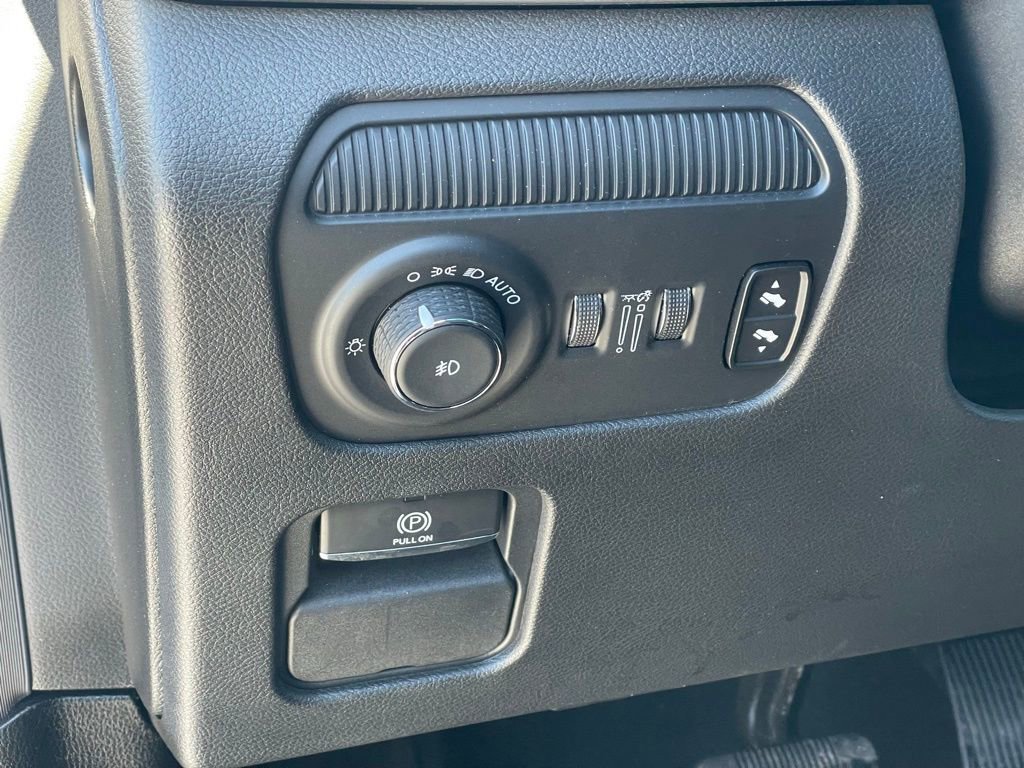 Used 2024 Jeep Wagoneer Series II AWD/4WD image 15