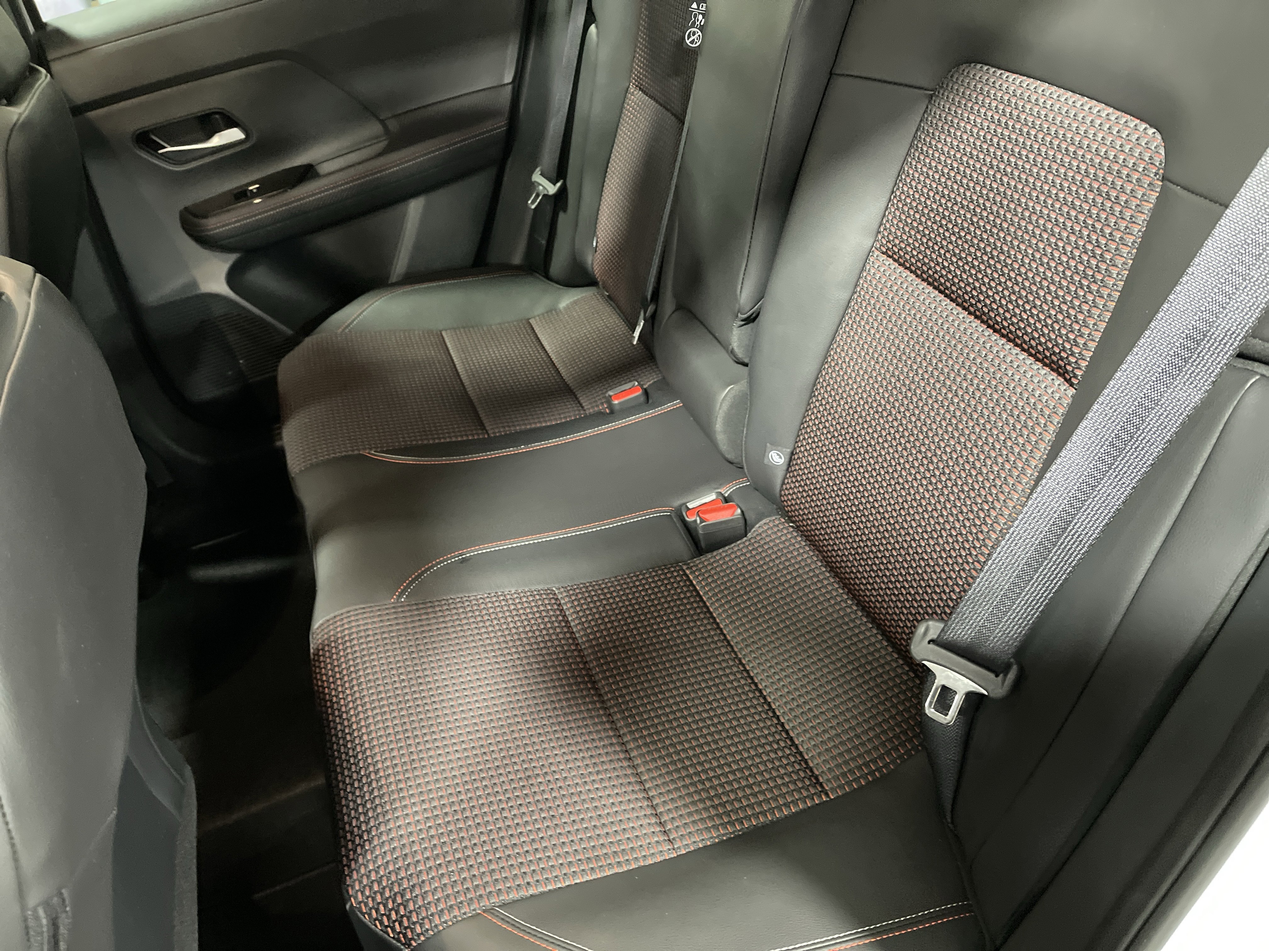 Used 2025 Nissan Kicks SR image 11