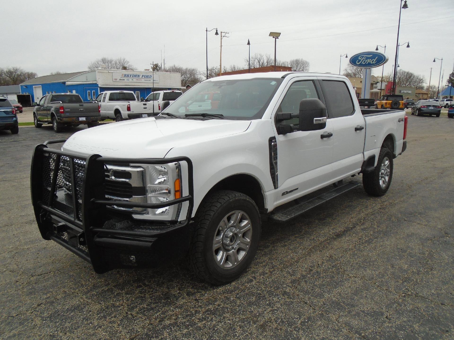 Used 2023 Ford F250 XLT w/ F-250 >10K GVWR Package image 2