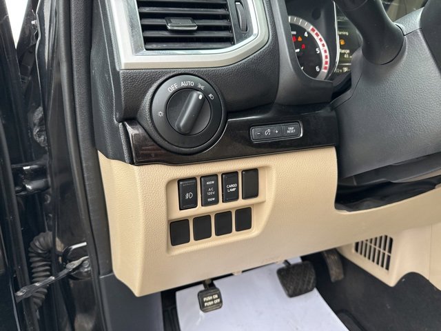 Used 2017 Nissan Titan SV image 28