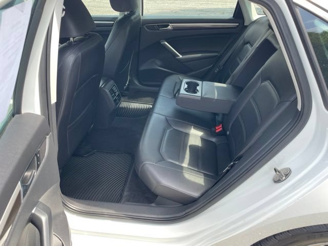 Used 2016 Volkswagen Passat 1.8T SE w/ Lighting Package (P06) FWD image 11
