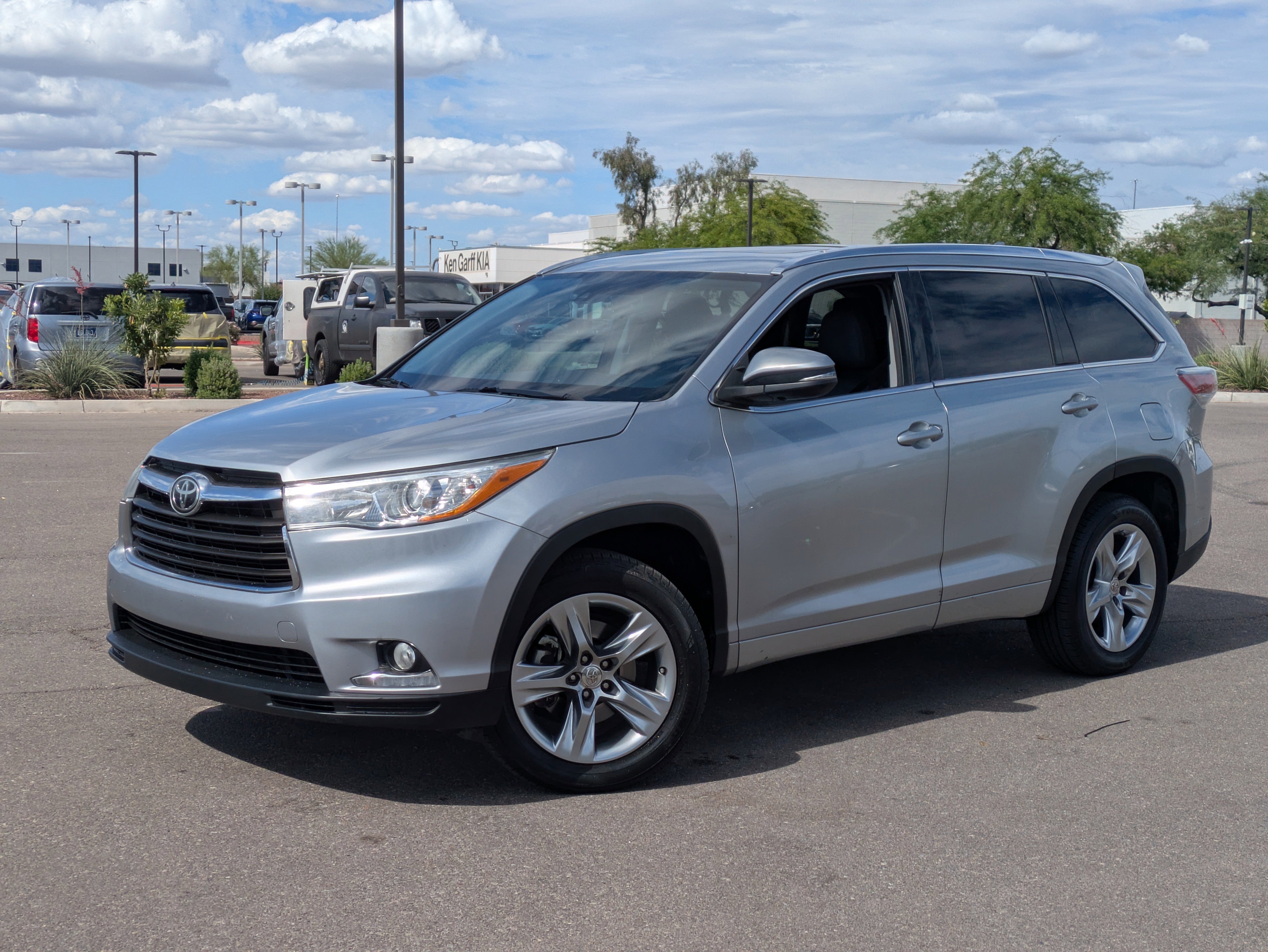 Used 2015 Toyota Highlander Limited w/ Driver Technology Package image 34
