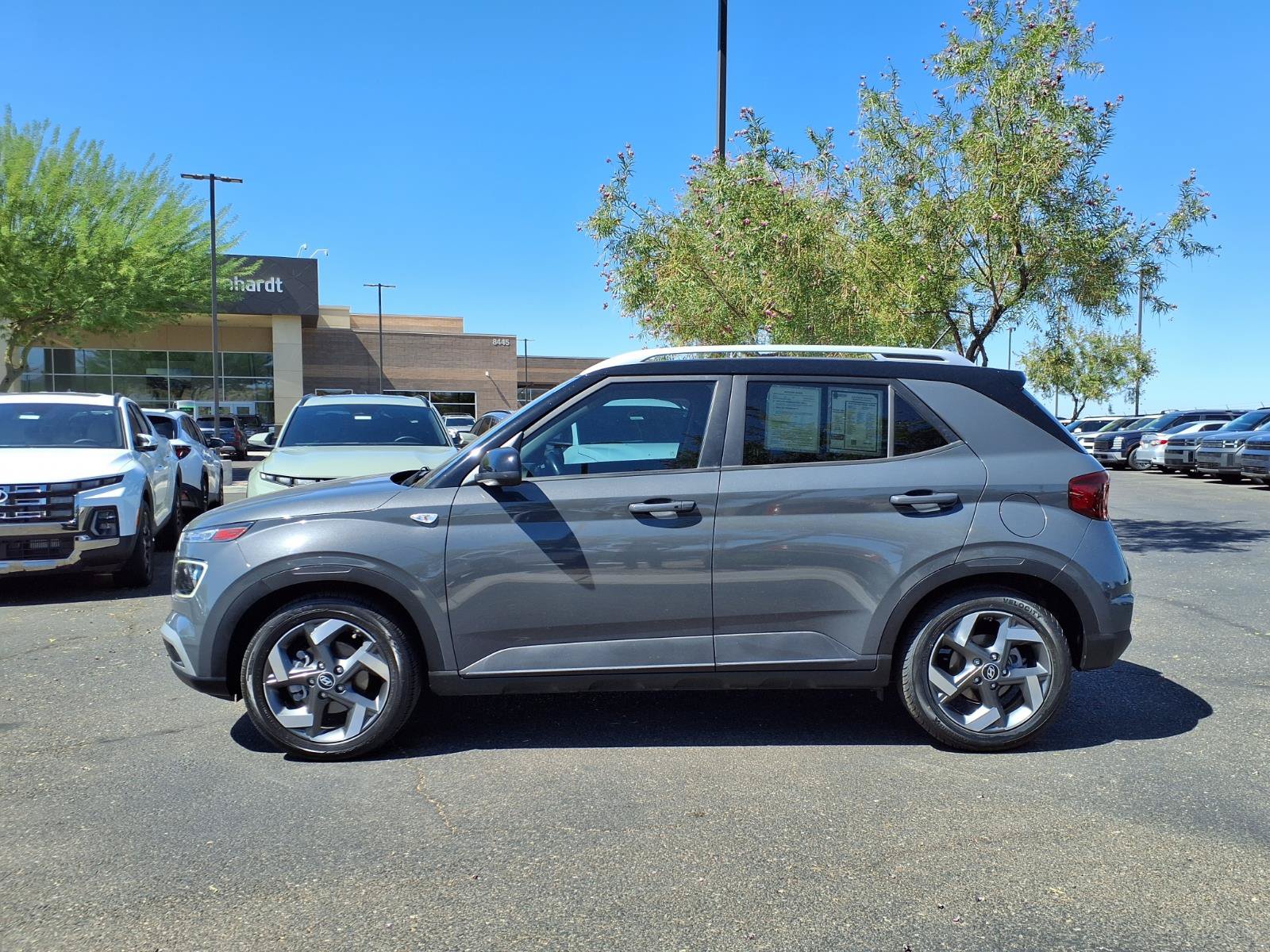 Used 2023 Hyundai Venue Limited w/ Cargo Package FWD image 3