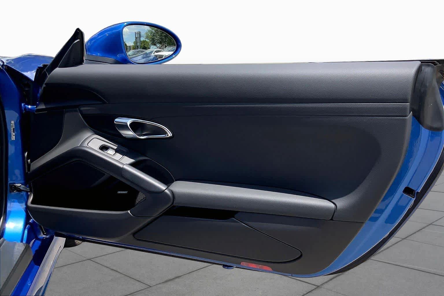 Used 2018 Porsche 718 Cayman RWD image 17