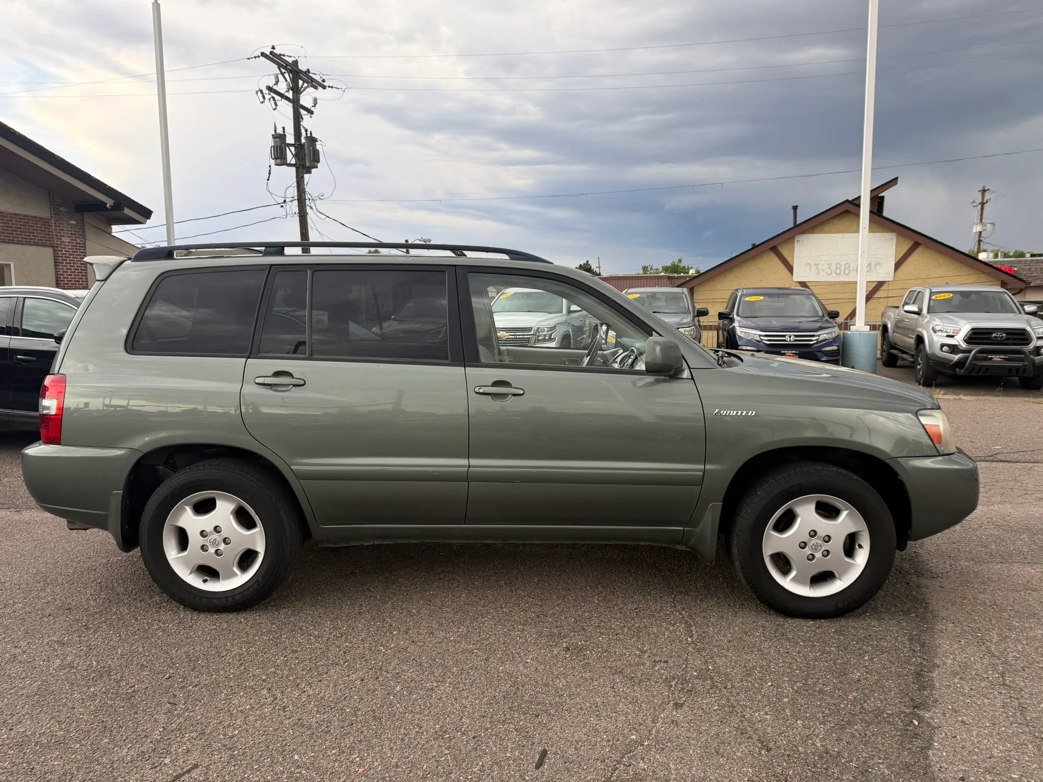 Used 2005 Toyota Highlander Limited w/ Leather Trim Pkg AWD/4WD image 9
