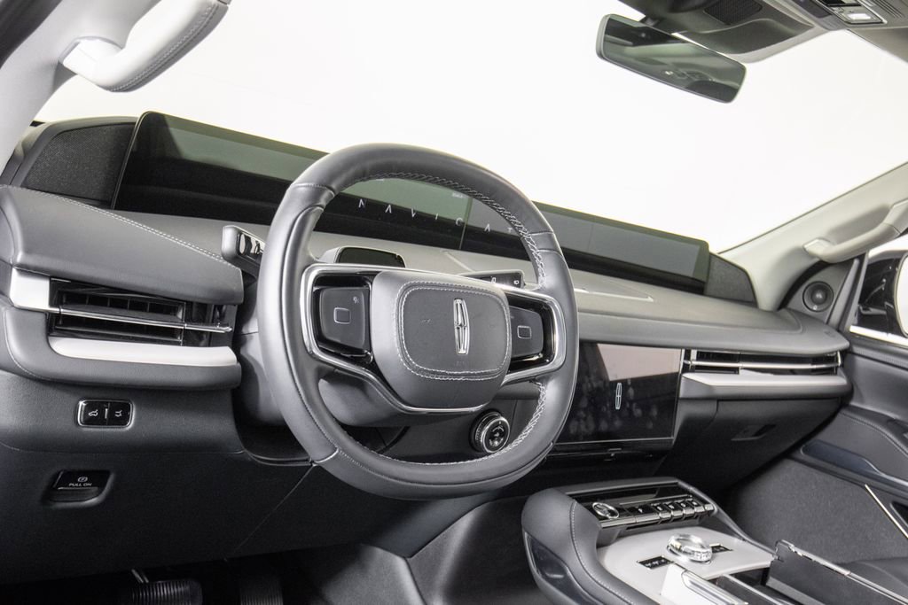 Used 2025 Lincoln Navigator Reserve AWD/4WD image 19