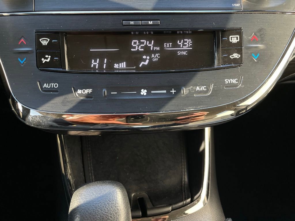 Used 2013 Toyota Avalon XLE image 18