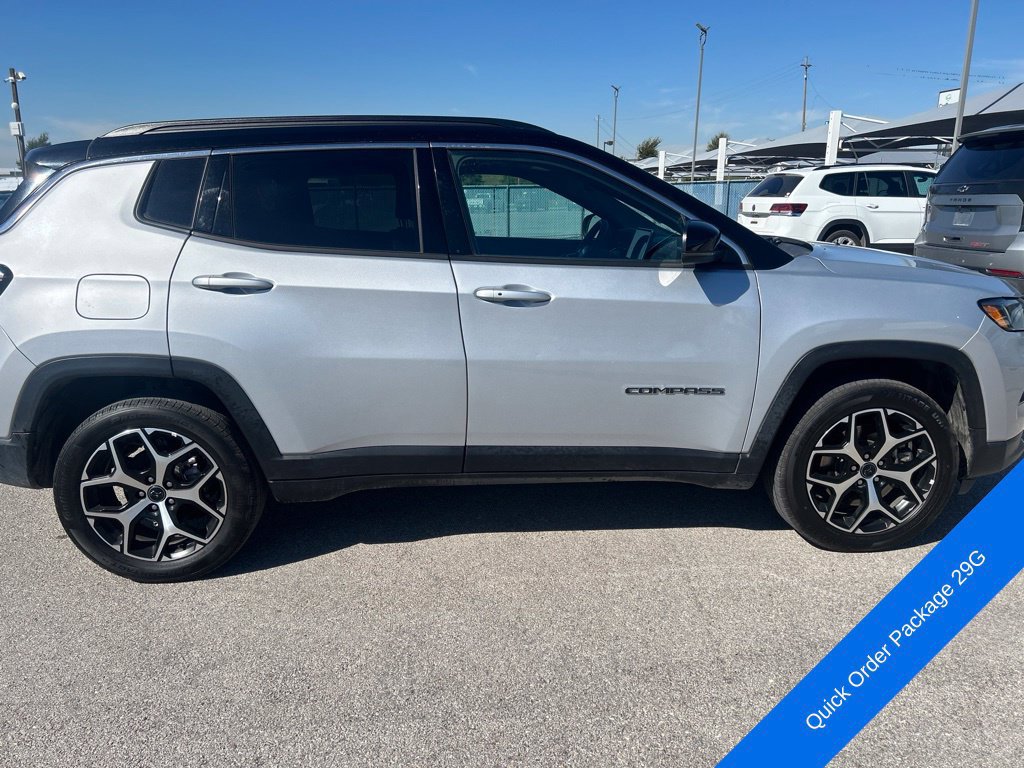 Used 2025 Jeep Compass Limited AWD/4WD image 2