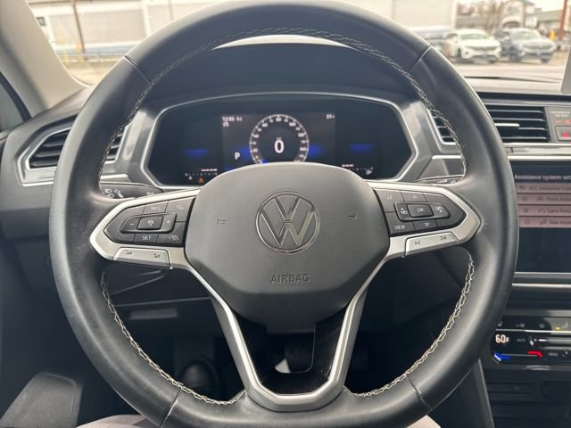Certified 2023 Volkswagen Tiguan SE w/ Panoramic Sunroof Package image 18