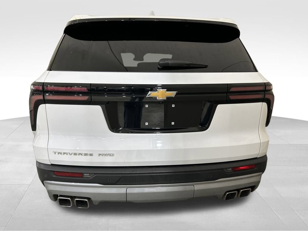 Used 2025 Chevrolet Traverse LT image 7