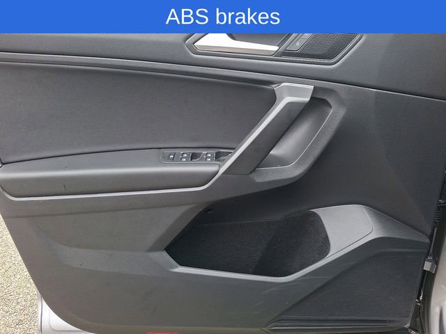 Used 2021 Volkswagen Tiguan SE image 15