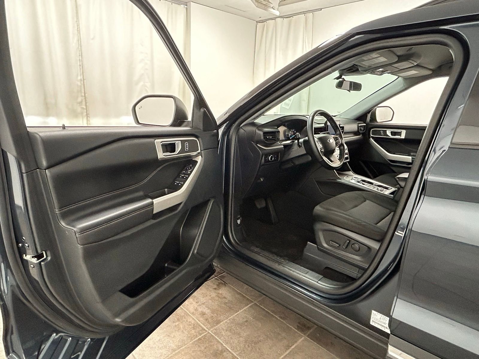 Used 2023 Ford Explorer XLT w/ Class IV Trailer Tow Package image 23