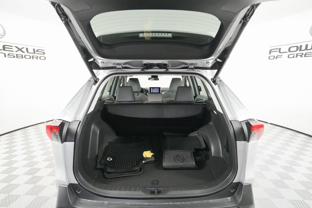 Used 2023 Toyota RAV4 XLE Premium image 22