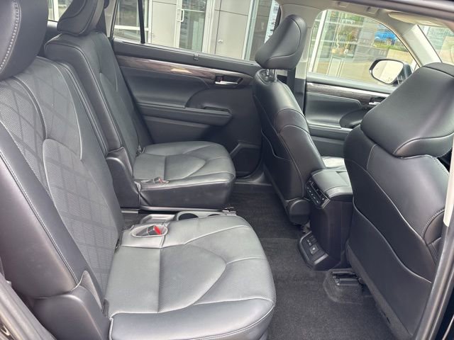 Used 2023 Toyota Highlander Platinum AWD/4WD image 28